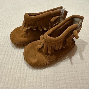 Minnetonka fringe moccasin